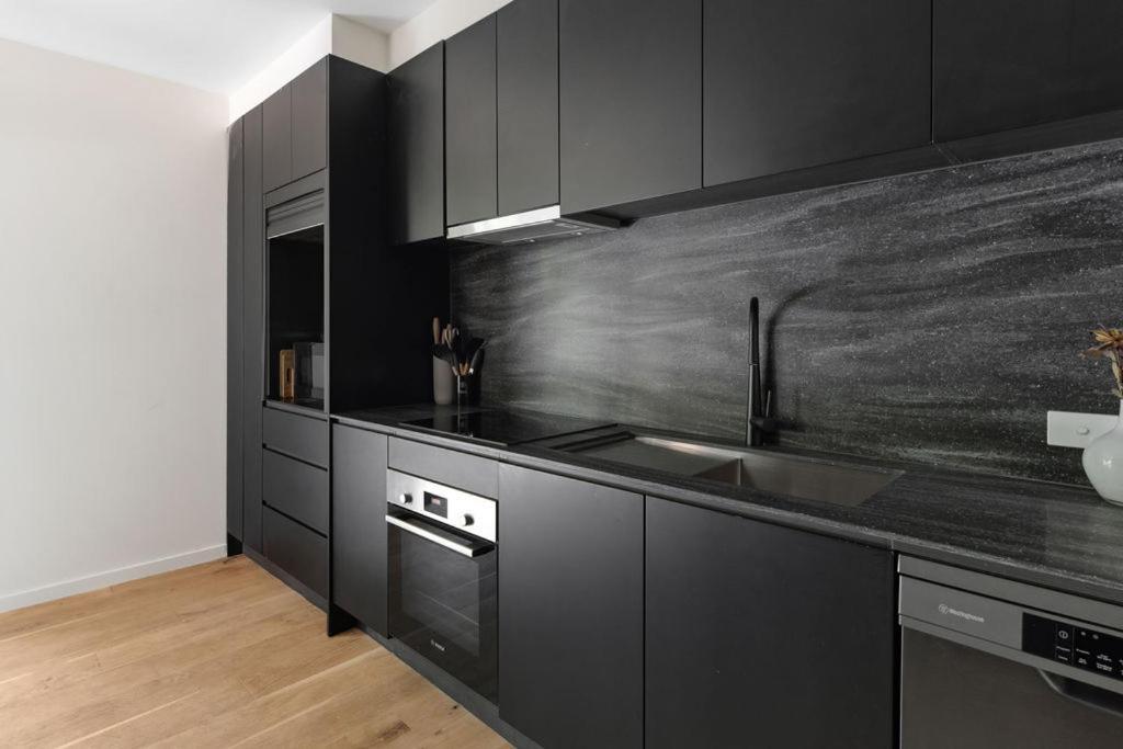 Station Hideaway With Private Apartment